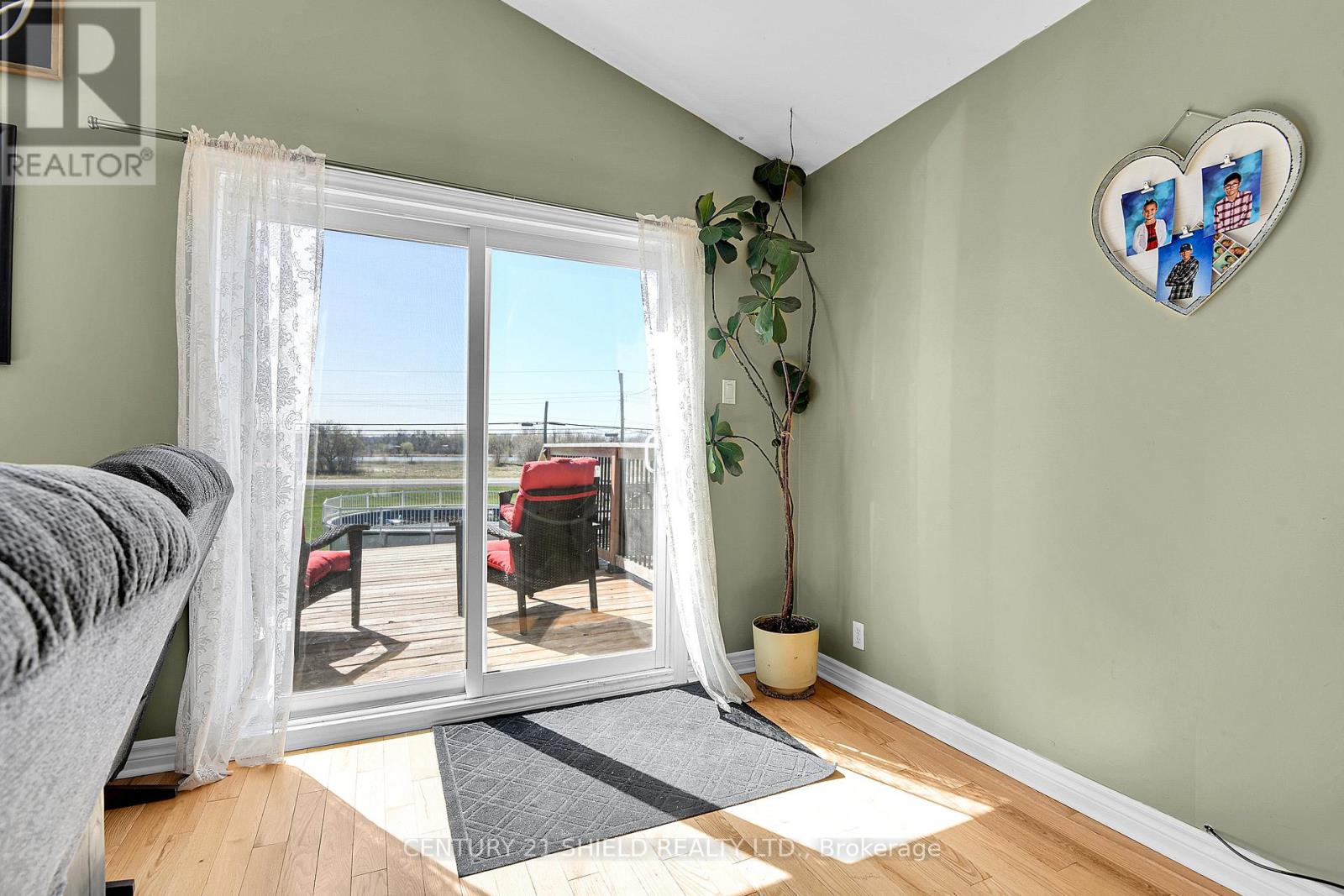 38 St Lawrence Street, South Stormont, Ontario  K0C 1M0 - Photo 18 - X12434187