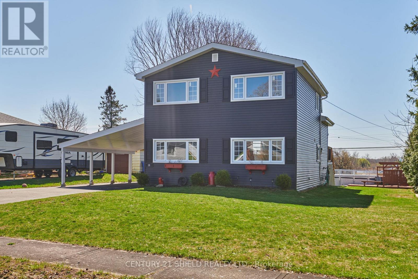38 St Lawrence Street, South Stormont, Ontario  K0C 1M0 - Photo 2 - X12434187