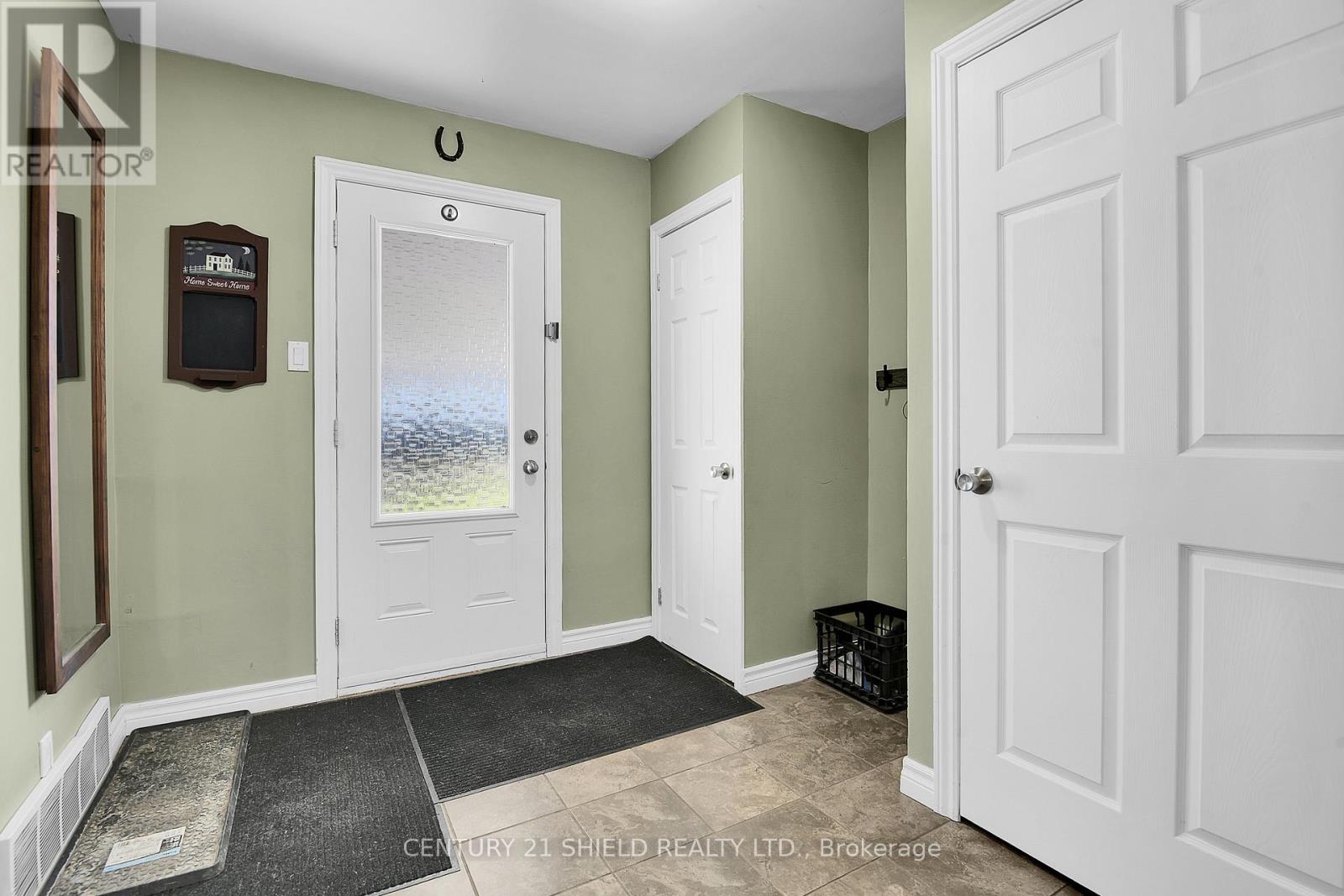 38 St Lawrence Street, South Stormont, Ontario  K0C 1M0 - Photo 4 - X12434187