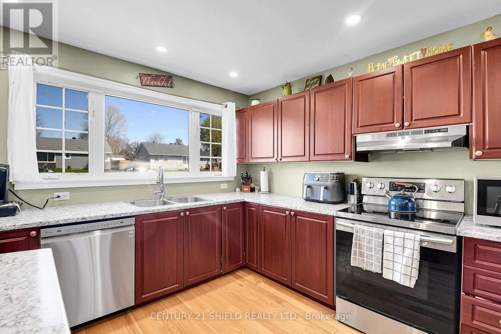 38 St Lawrence Street, South Stormont, Ontario  K0C 1M0 - Photo 8 - X12434187