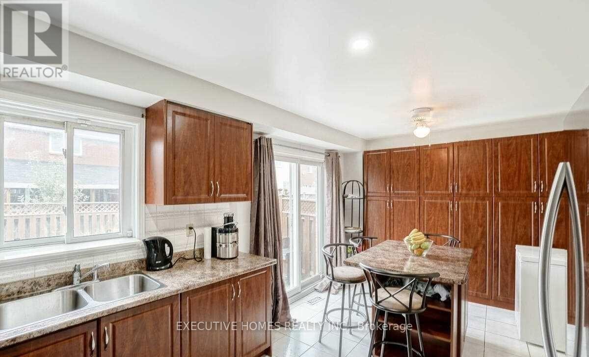 114 Toba Crescent, Brampton, Ontario  L6Z 4R9 - Photo 14 - W12432584