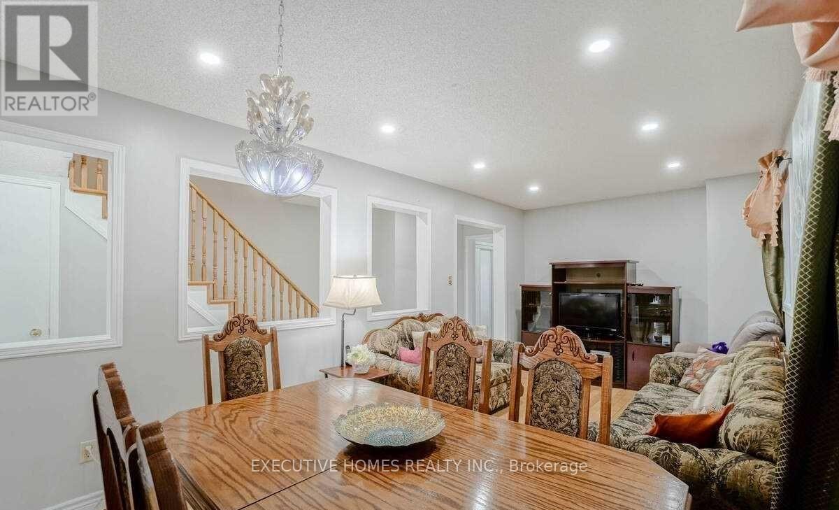 114 Toba Crescent, Brampton, Ontario  L6Z 4R9 - Photo 10 - W12432584