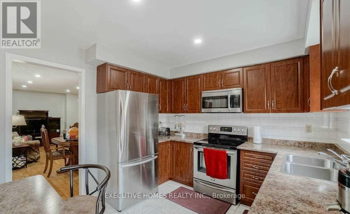 114 Toba Crescent, Brampton, Ontario  L6Z 4R9 - Photo 12 - W12432584