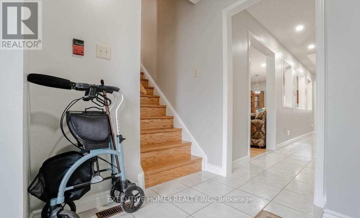 114 Toba Crescent, Brampton, Ontario  L6Z 4R9 - Photo 18 - W12432584