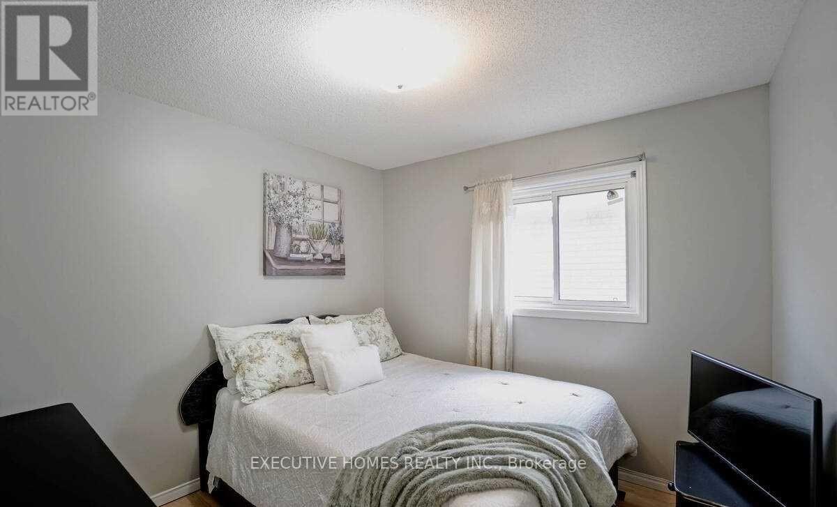 114 Toba Crescent, Brampton, Ontario  L6Z 4R9 - Photo 30 - W12432584
