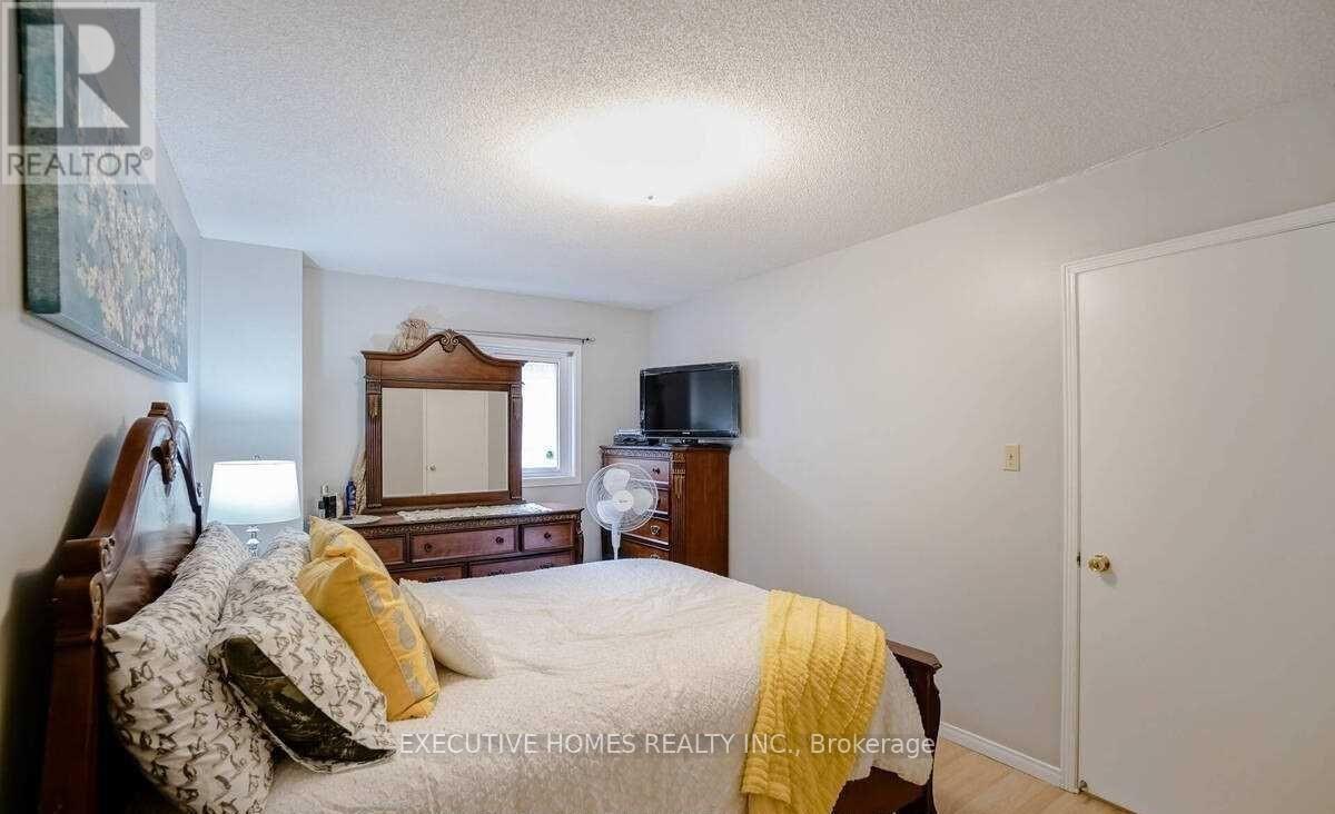 114 Toba Crescent, Brampton, Ontario  L6Z 4R9 - Photo 28 - W12432584
