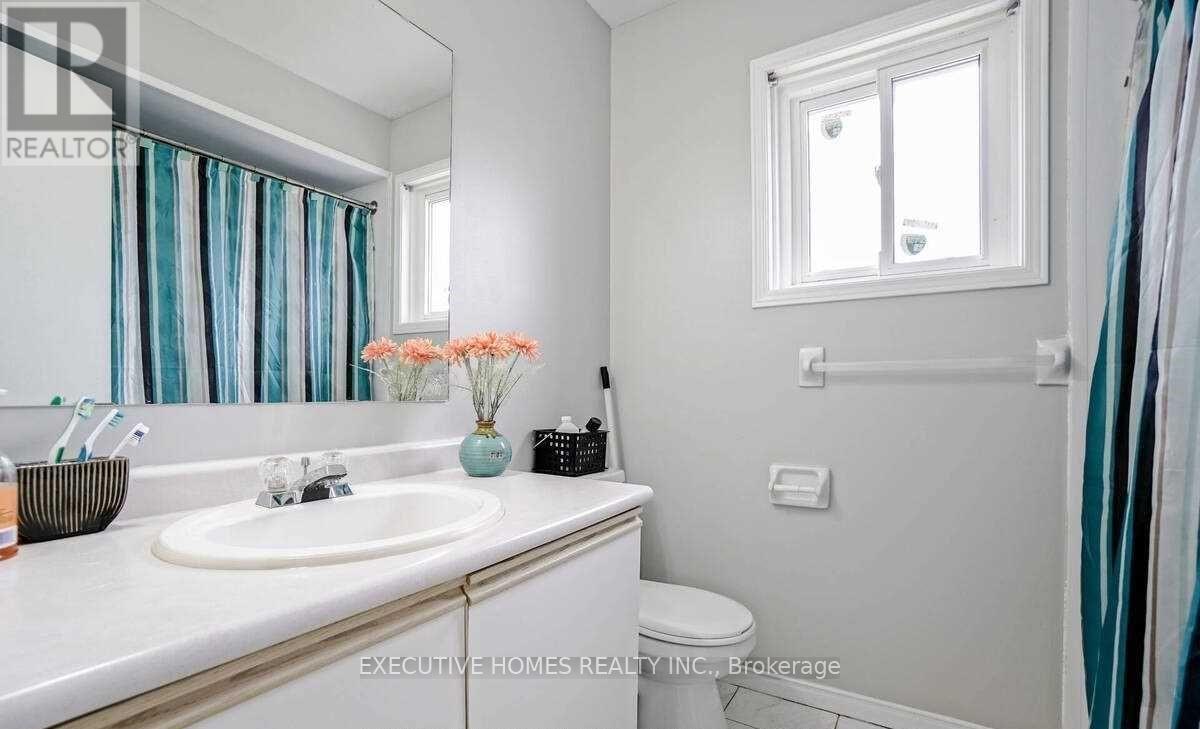 114 Toba Crescent, Brampton, Ontario  L6Z 4R9 - Photo 34 - W12432584