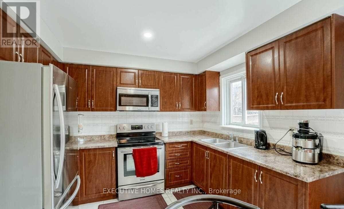 114 Toba Crescent, Brampton, Ontario  L6Z 4R9 - Photo 13 - W12432584