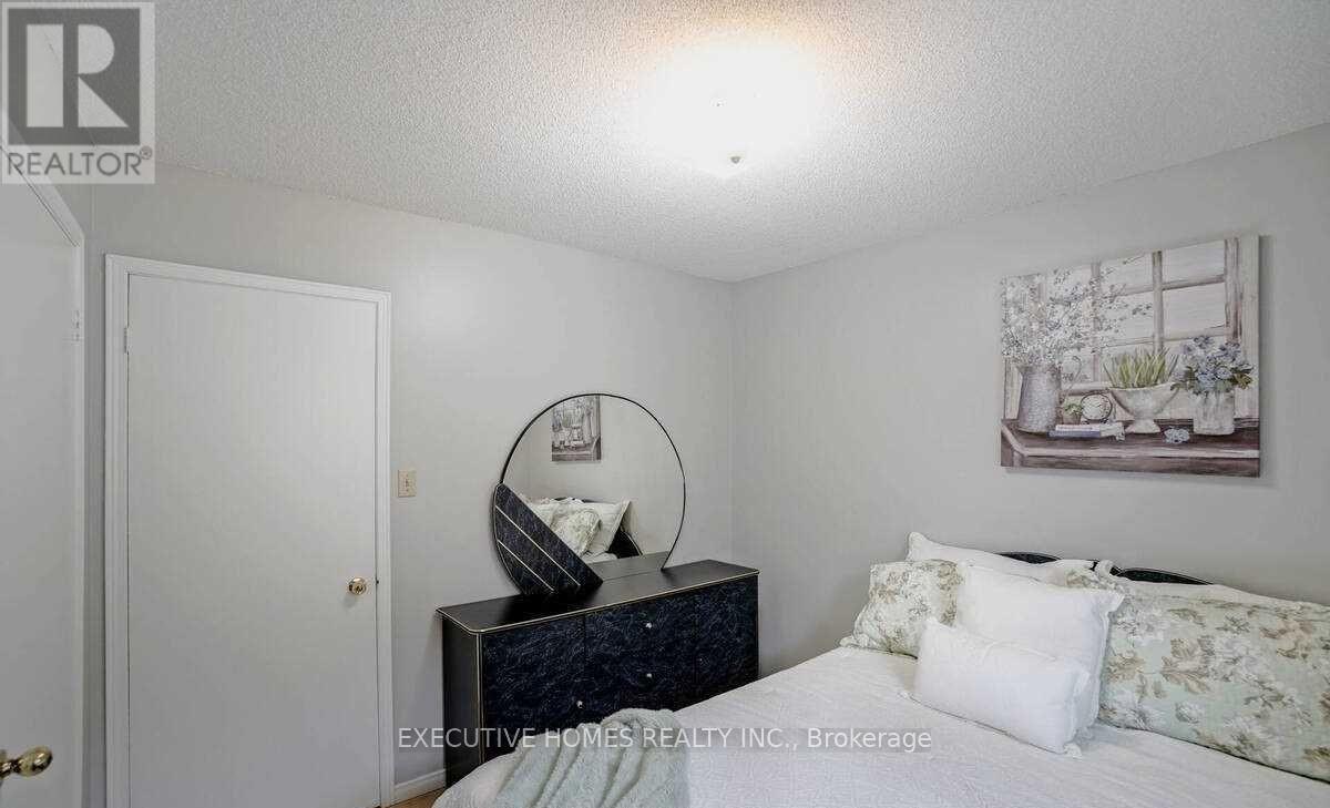 114 Toba Crescent, Brampton, Ontario  L6Z 4R9 - Photo 31 - W12432584