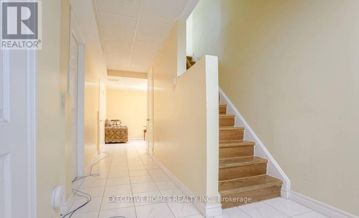 114 Toba Crescent, Brampton, Ontario  L6Z 4R9 - Photo 36 - W12432584