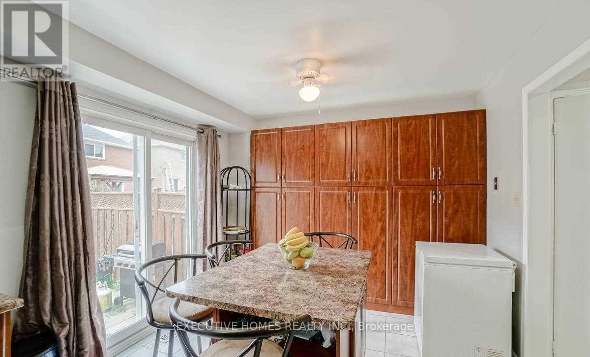 114 Toba Crescent, Brampton, Ontario  L6Z 4R9 - Photo 17 - W12432584