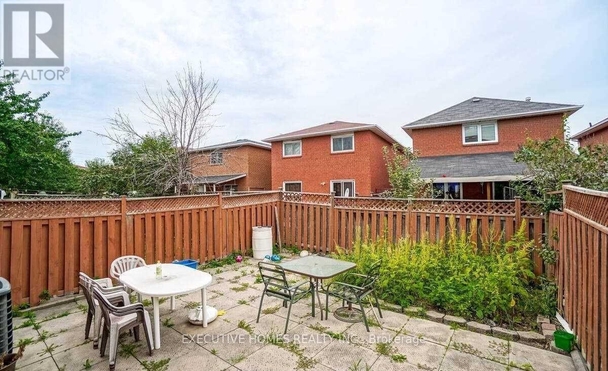 114 Toba Crescent, Brampton, Ontario  L6Z 4R9 - Photo 39 - W12432584