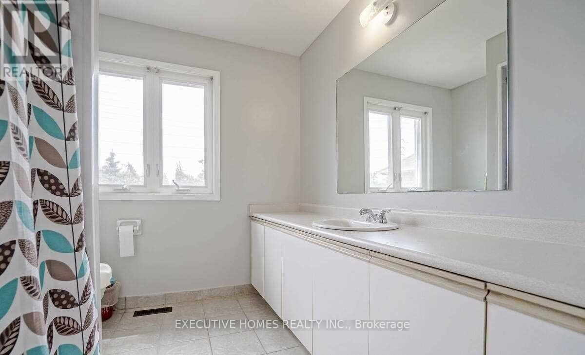114 Toba Crescent, Brampton, Ontario  L6Z 4R9 - Photo 29 - W12432584