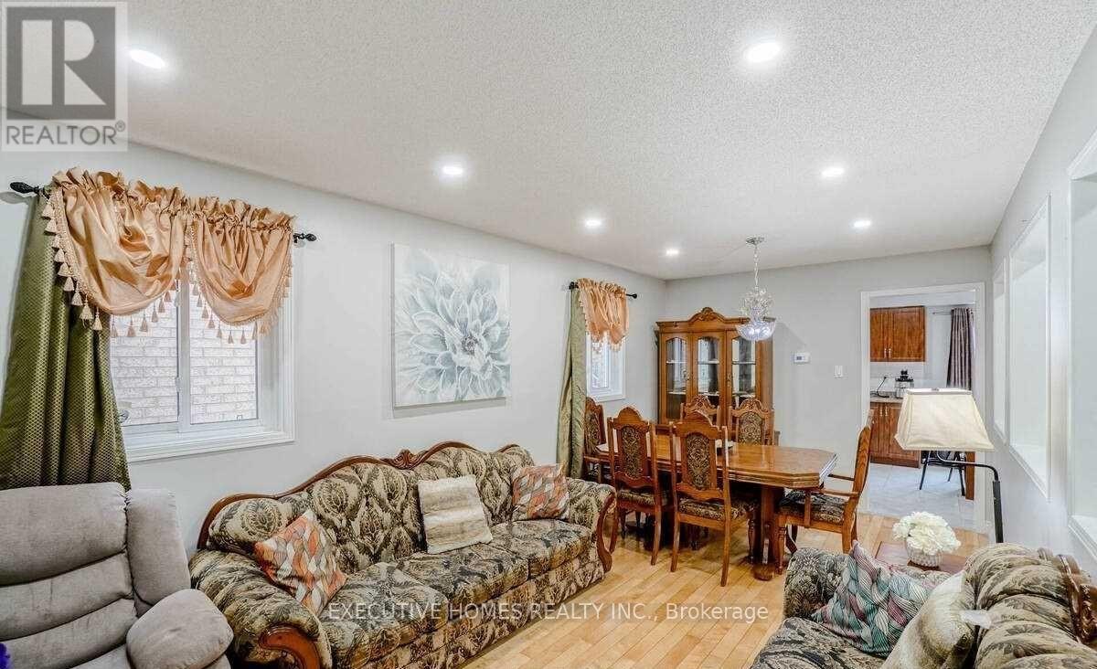 114 Toba Crescent, Brampton, Ontario  L6Z 4R9 - Photo 8 - W12432584