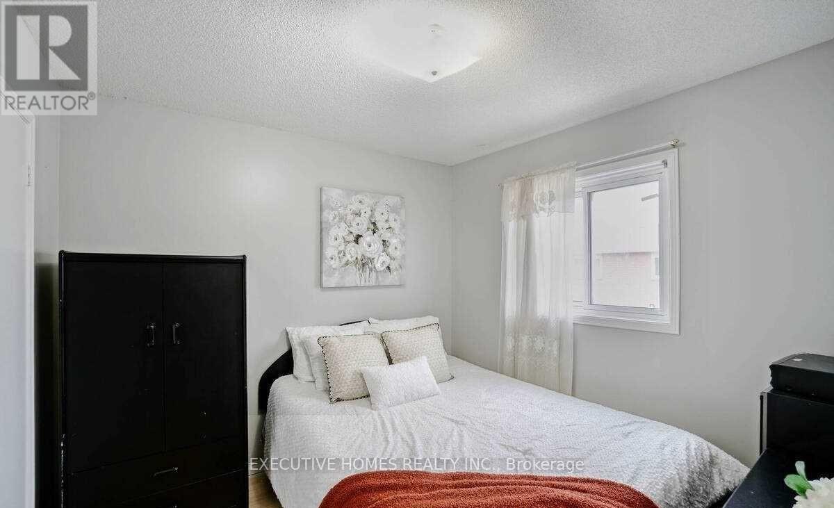114 Toba Crescent, Brampton, Ontario  L6Z 4R9 - Photo 32 - W12432584