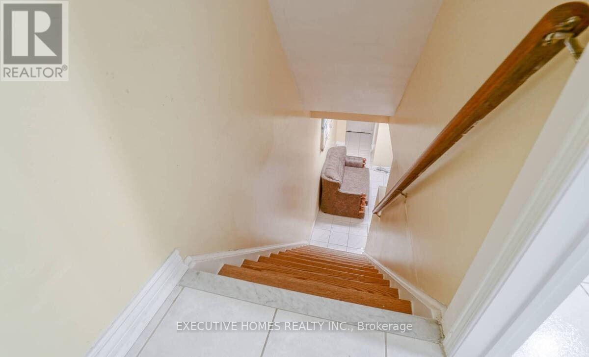 114 Toba Crescent, Brampton, Ontario  L6Z 4R9 - Photo 35 - W12432584