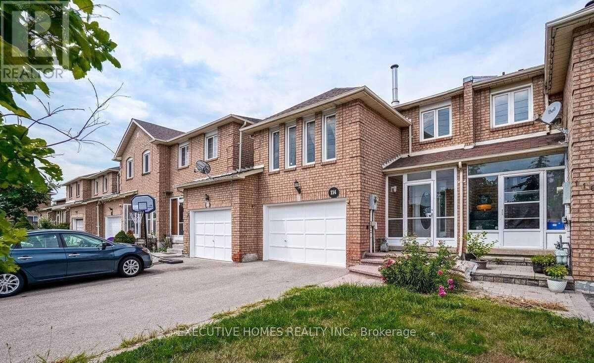 114 Toba Crescent, Brampton, Ontario  L6Z 4R9 - Photo 3 - W12432584