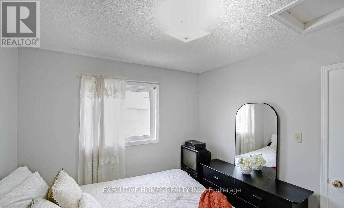 114 Toba Crescent, Brampton, Ontario  L6Z 4R9 - Photo 33 - W12432584