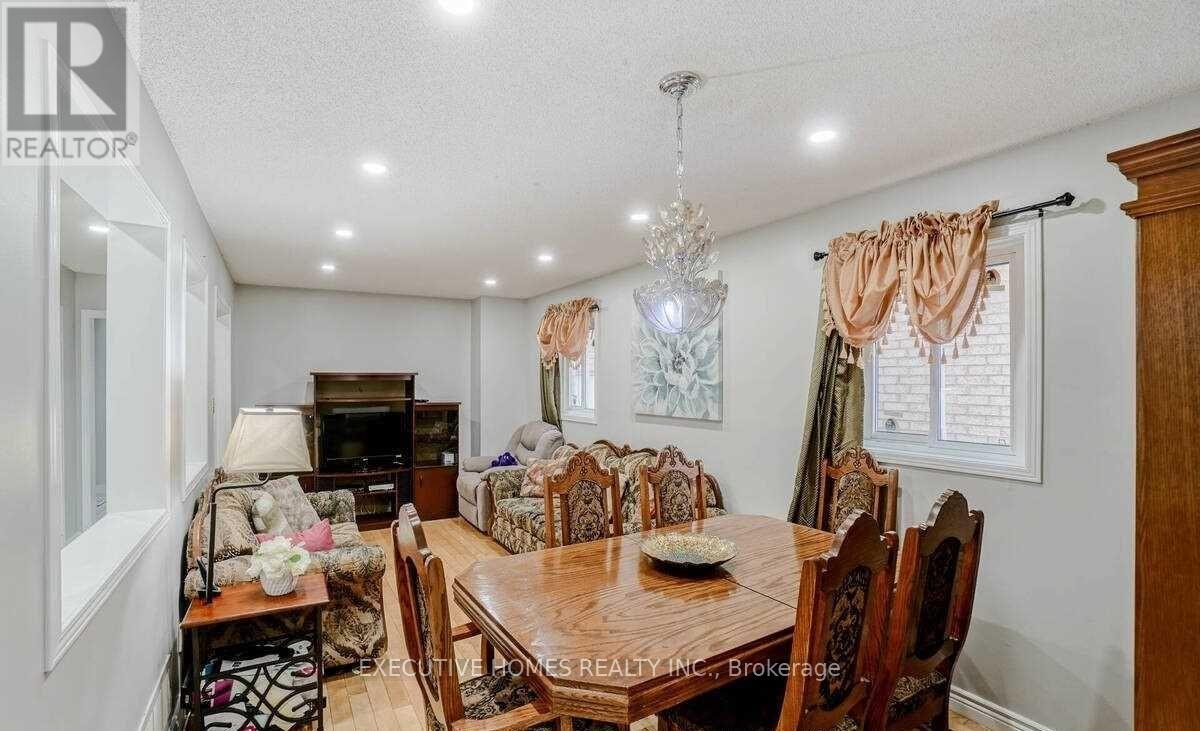 114 Toba Crescent, Brampton, Ontario  L6Z 4R9 - Photo 9 - W12432584