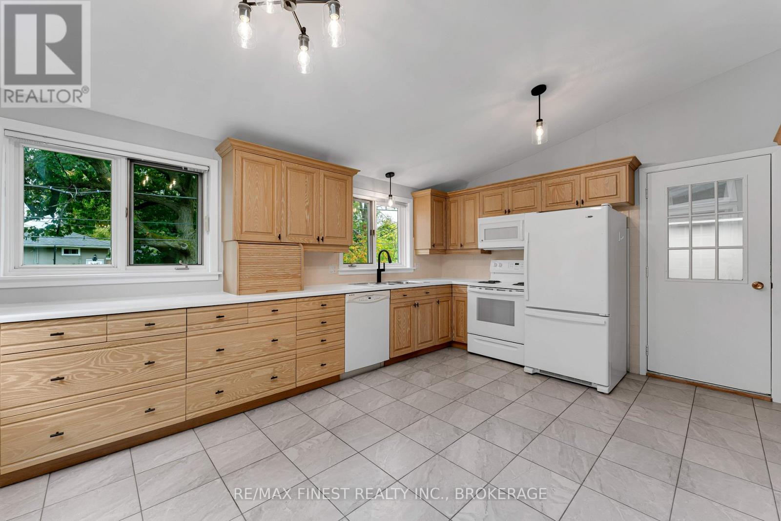 167 Sherman Street, Kingston, Ontario  K7M 4G9 - Photo 8 - X12433795