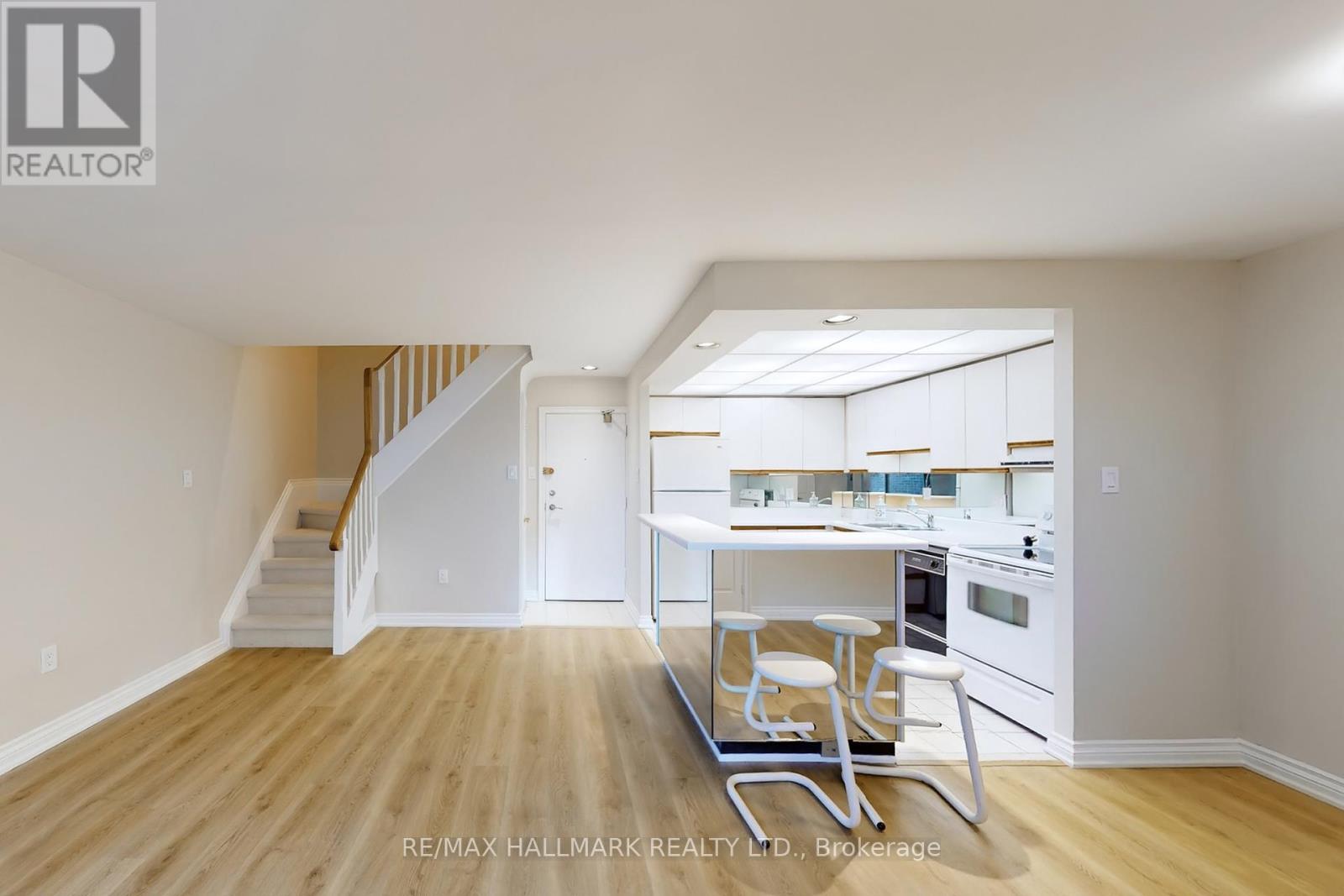 316 - 16 Elgin Street, Markham, Ontario  L3T 4T4 - Photo 7 - N12433351