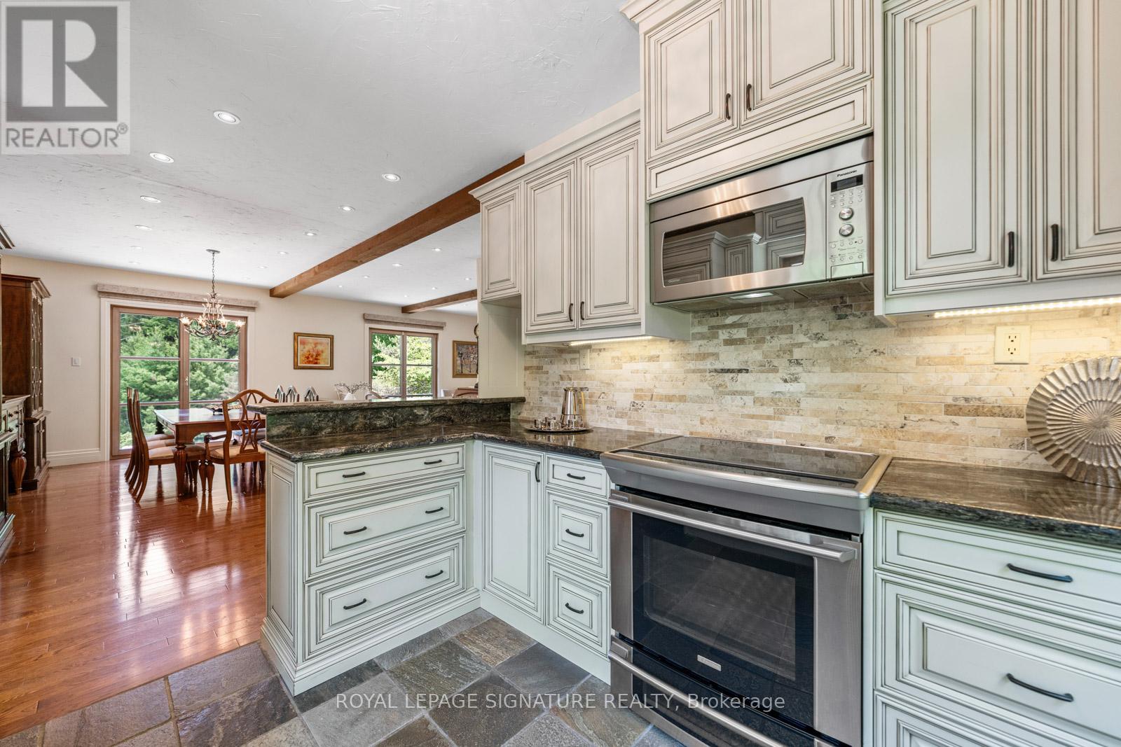 30 Kingswood Drive, King, Ontario  L7B 1K8 - Photo 13 - N12432099