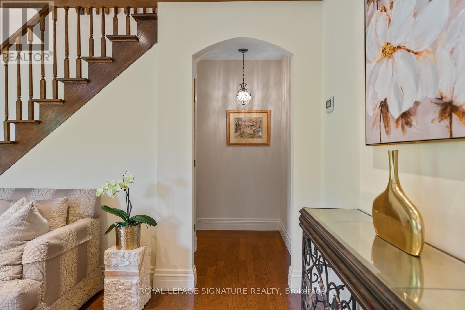 30 Kingswood Drive, King, Ontario  L7B 1K8 - Photo 17 - N12432099