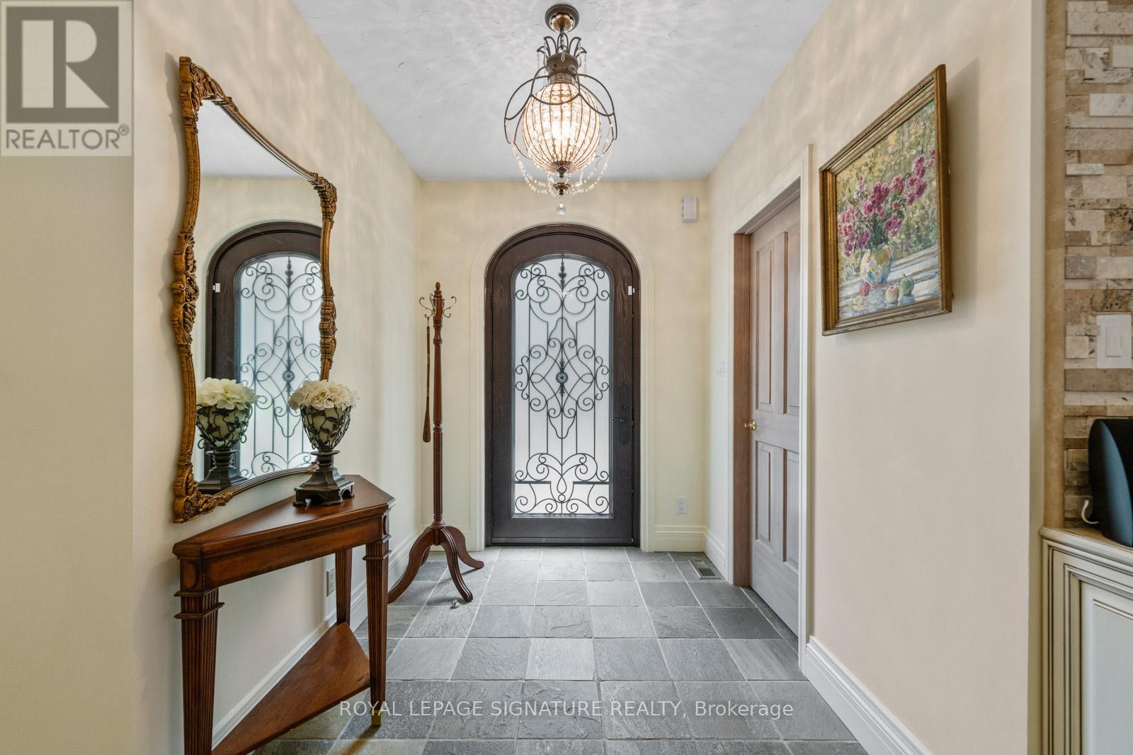 30 Kingswood Drive, King, Ontario  L7B 1K8 - Photo 6 - N12432099