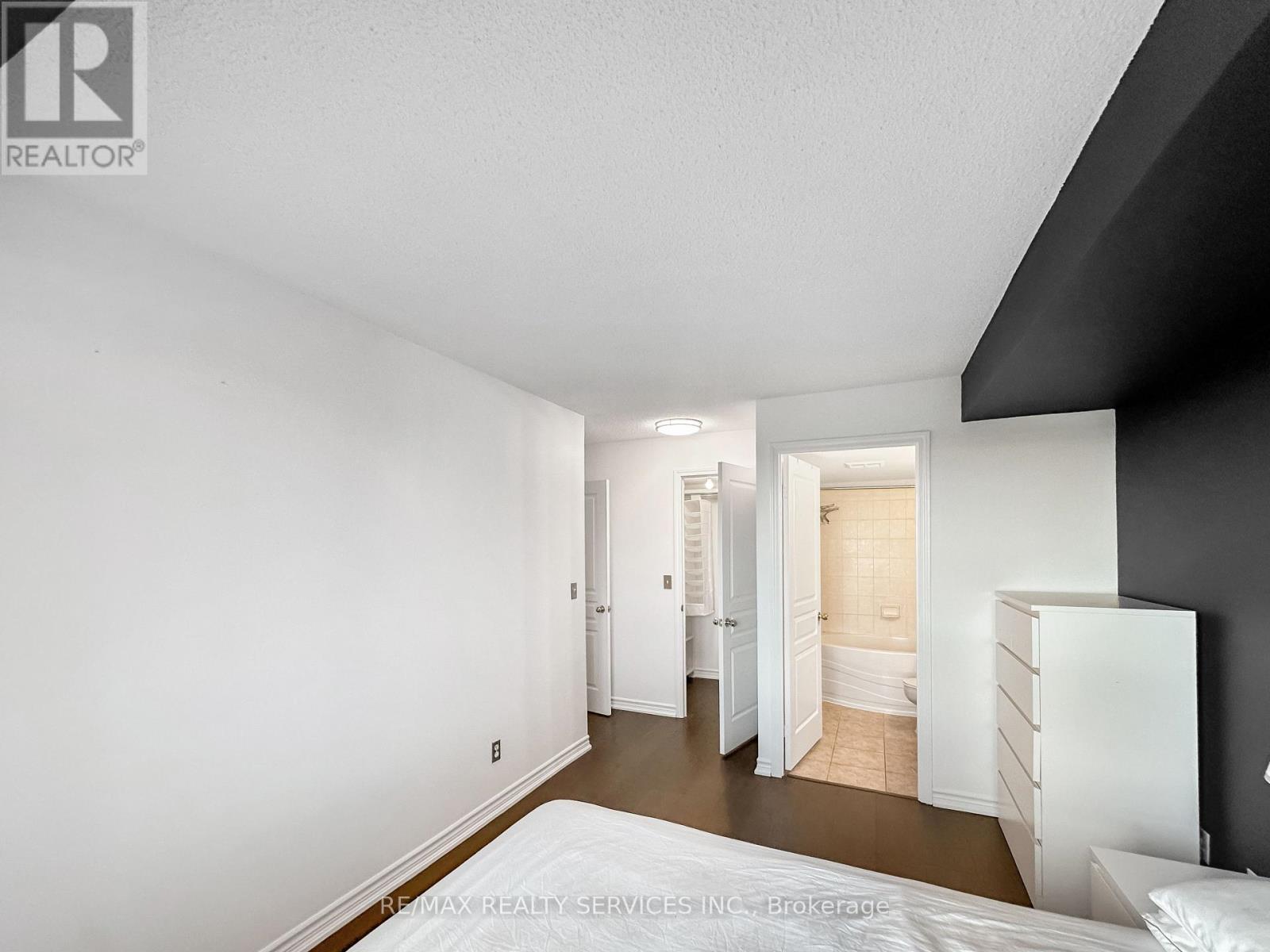 505 - 2545 Erin Centre Boulevard, Mississauga, Ontario  L5M 6Z9 - Photo 10 - W12409756