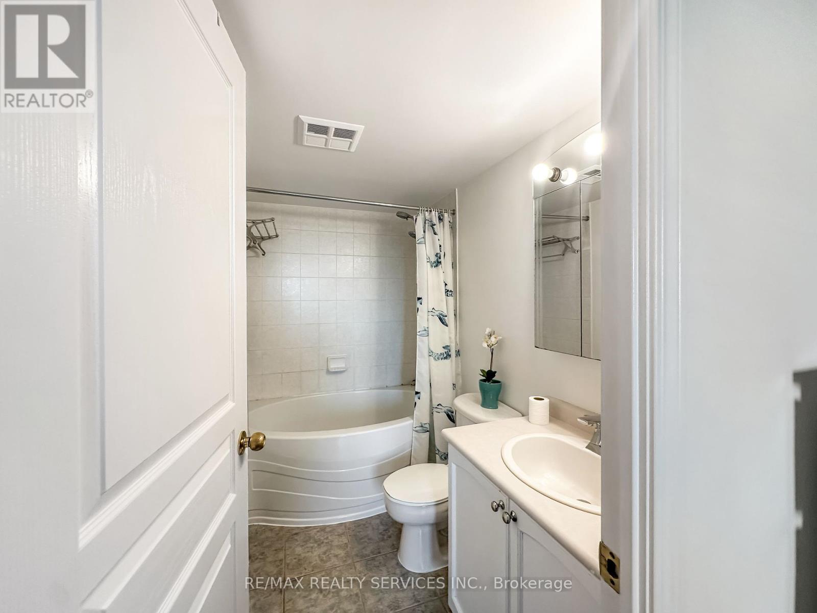 505 - 2545 Erin Centre Boulevard, Mississauga, Ontario  L5M 6Z9 - Photo 11 - W12409756
