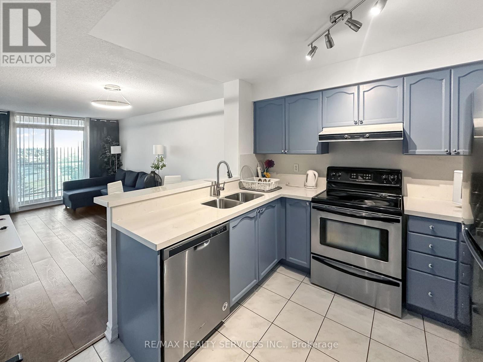 505 - 2545 Erin Centre Boulevard, Mississauga, Ontario  L5M 6Z9 - Photo 2 - W12409756