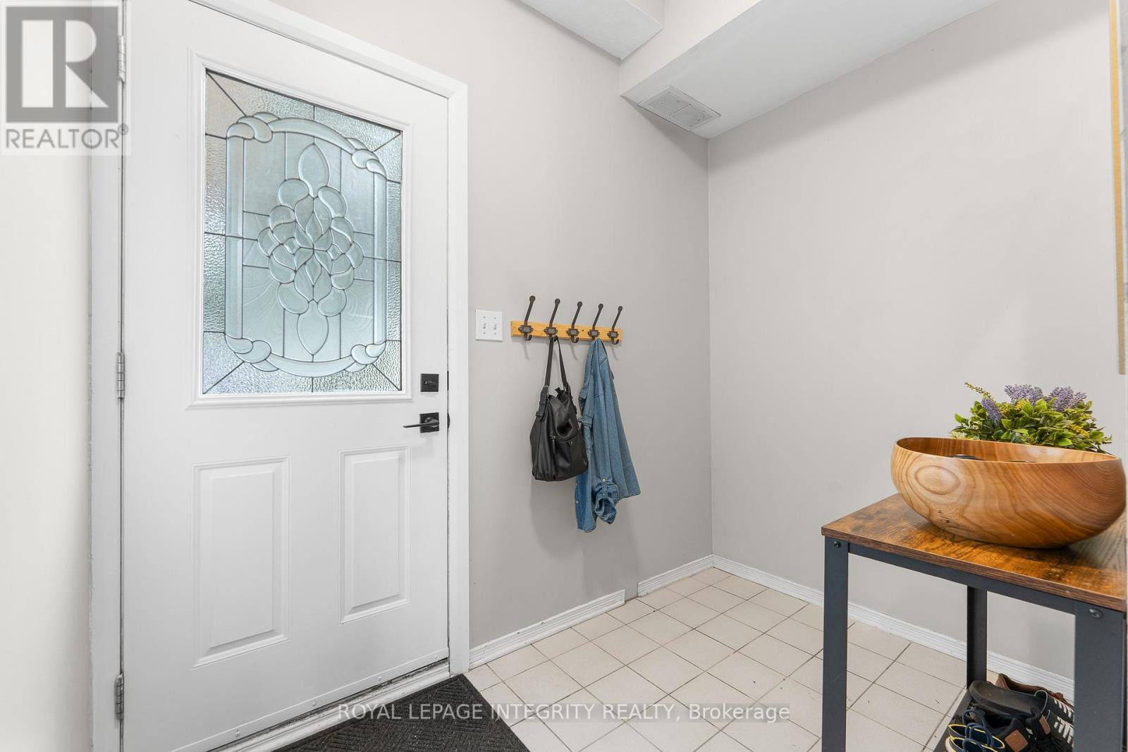 5 Banchory Crescent, Ottawa, Ontario  K2K 2V4 - Photo 3 - X12434292