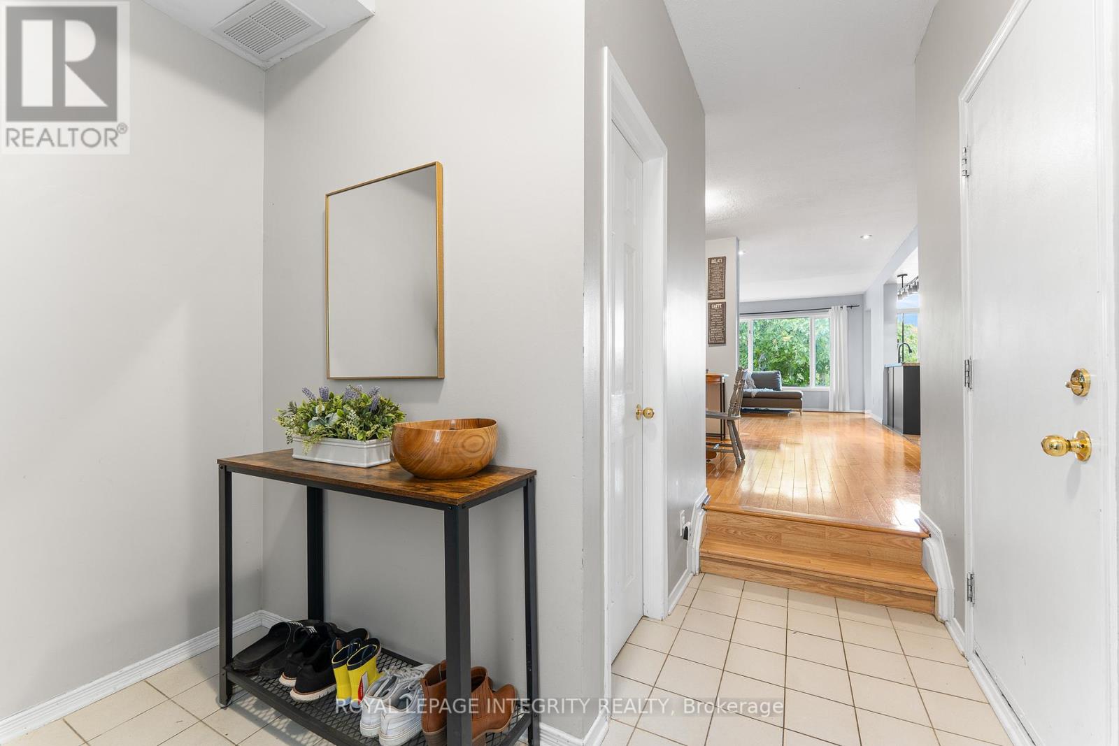 5 Banchory Crescent, Ottawa, Ontario  K2K 2V4 - Photo 4 - X12434292