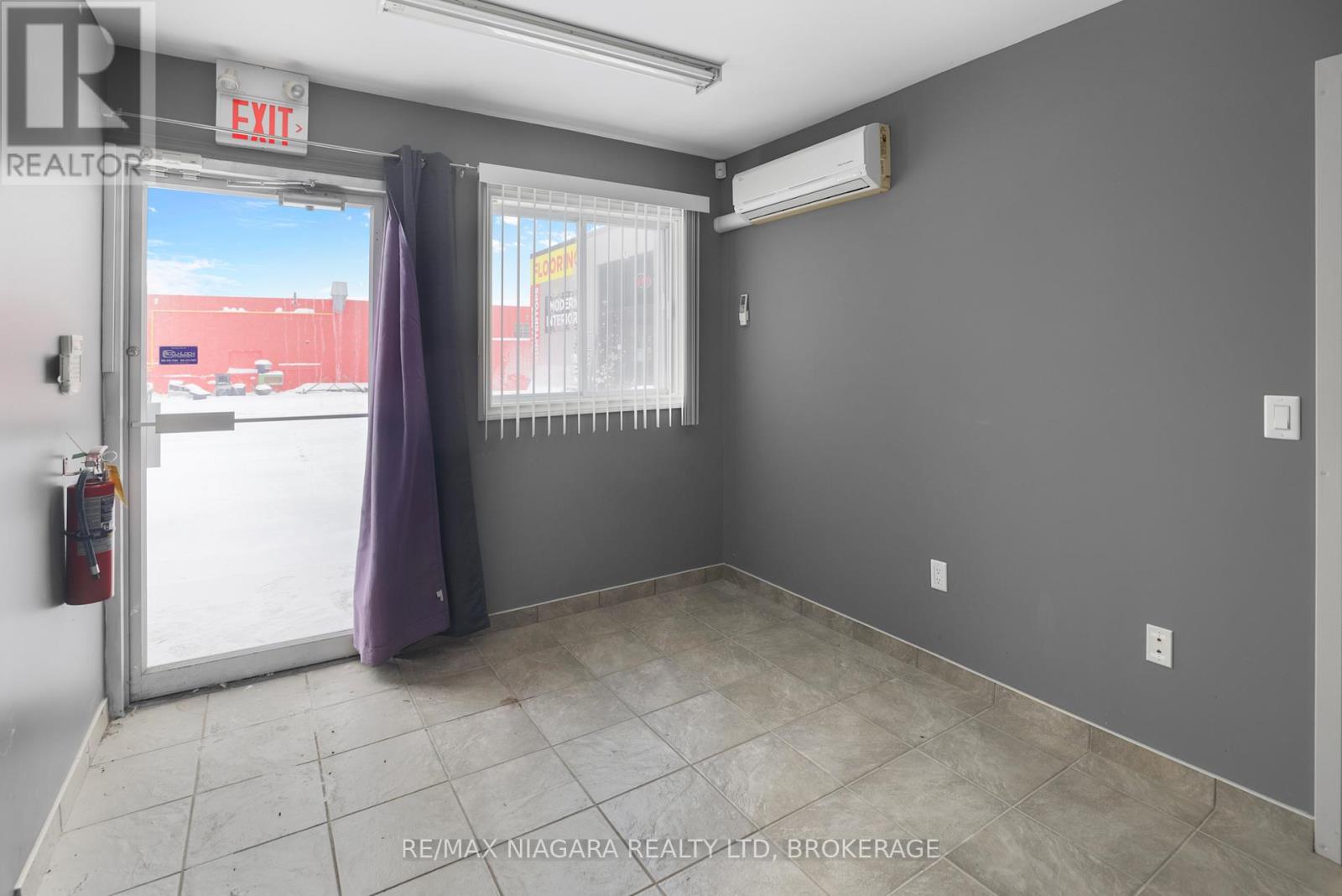 102 - 4807 Kent Avenue, Niagara Falls, Ontario  L2H 1J5 - Photo 3 - X12434198