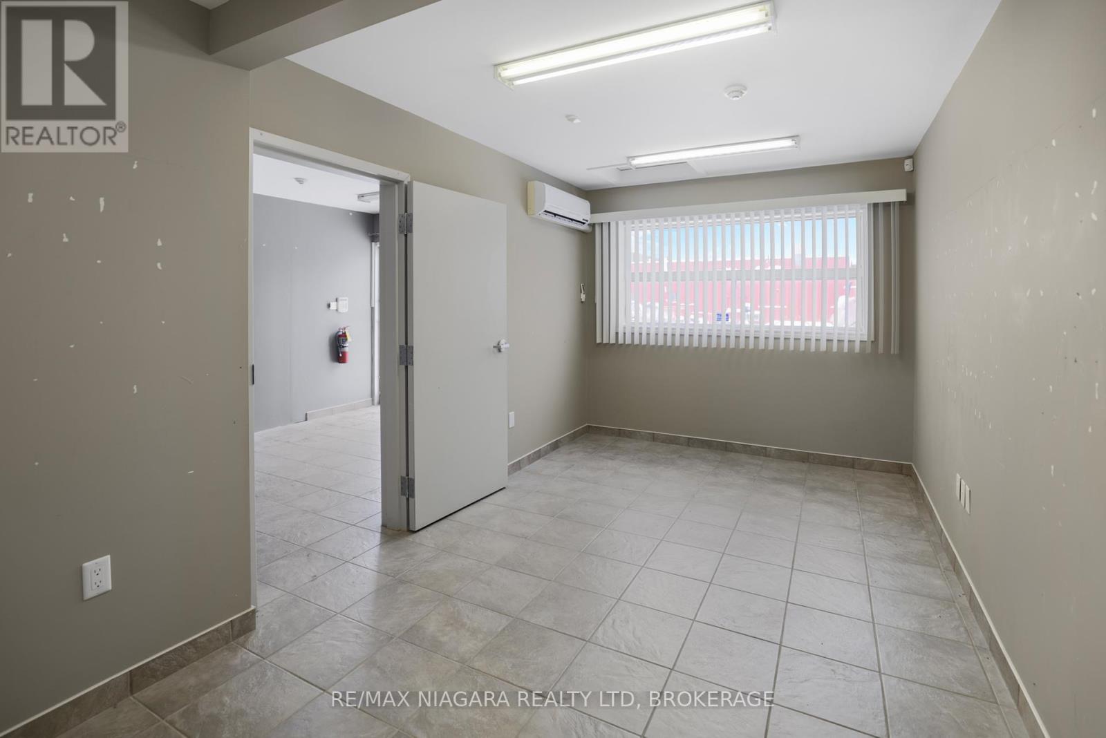 102 - 4807 Kent Avenue, Niagara Falls, Ontario  L2H 1J5 - Photo 5 - X12434198