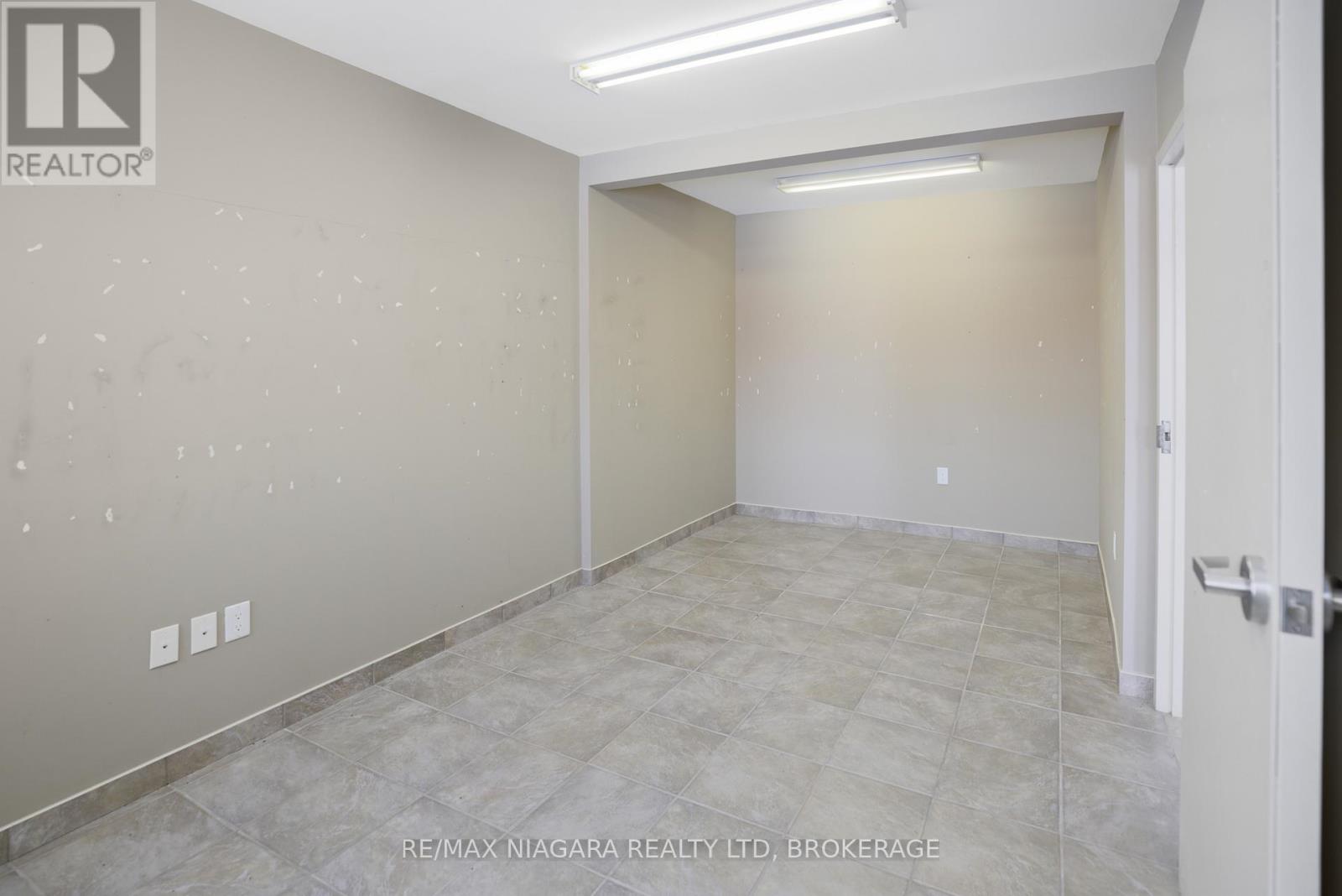 102 - 4807 Kent Avenue, Niagara Falls, Ontario  L2H 1J5 - Photo 7 - X12434198