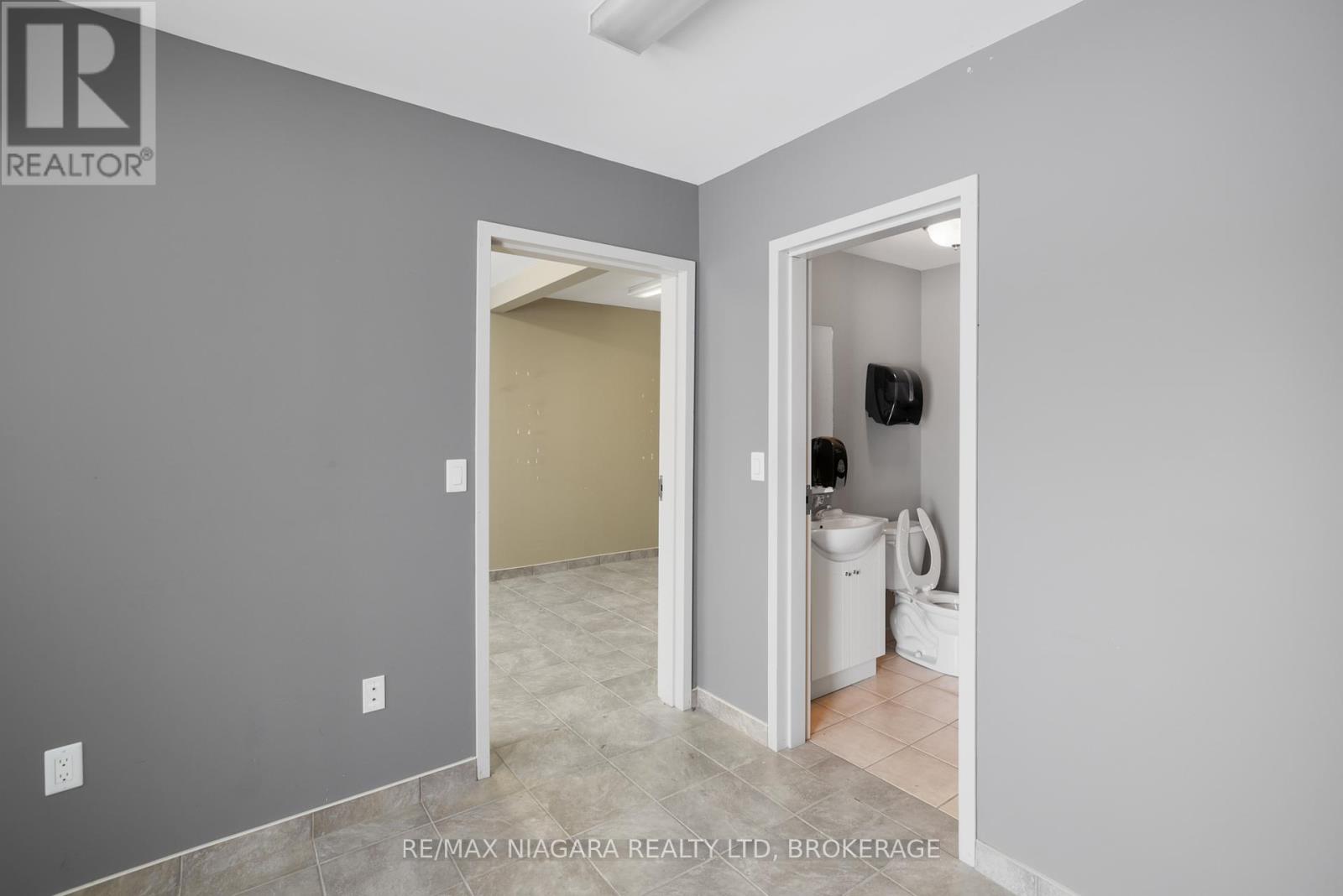 102 - 4807 Kent Avenue, Niagara Falls, Ontario  L2H 1J5 - Photo 8 - X12434198
