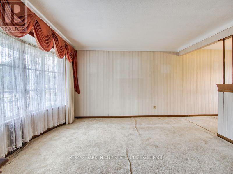 230 Lakeshore Road, St. Catharines (Vine/linwell), Ontario  L2M 1R5 - Photo 12 - X12434258
