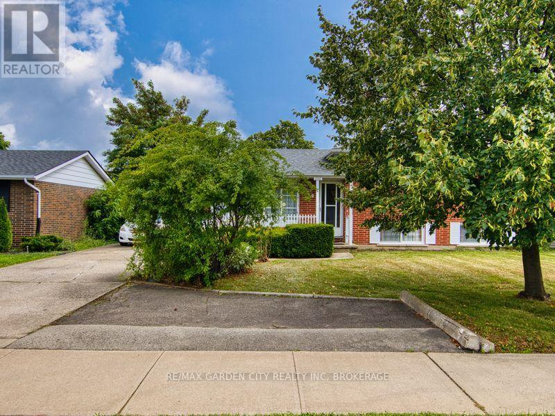 230 Lakeshore Road, St. Catharines (Vine/linwell), Ontario  L2M 1R5 - Photo 5 - X12434258
