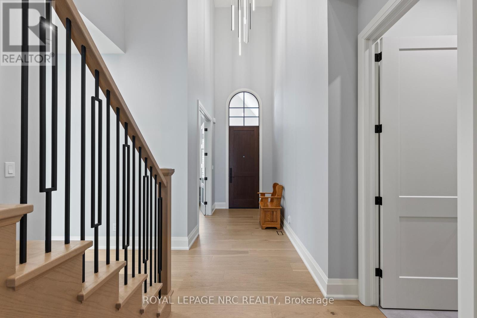 7 - 190 Canboro Road, Pelham (Fonthill), Ontario  L0S 1M0 - Photo 5 - X12434276
