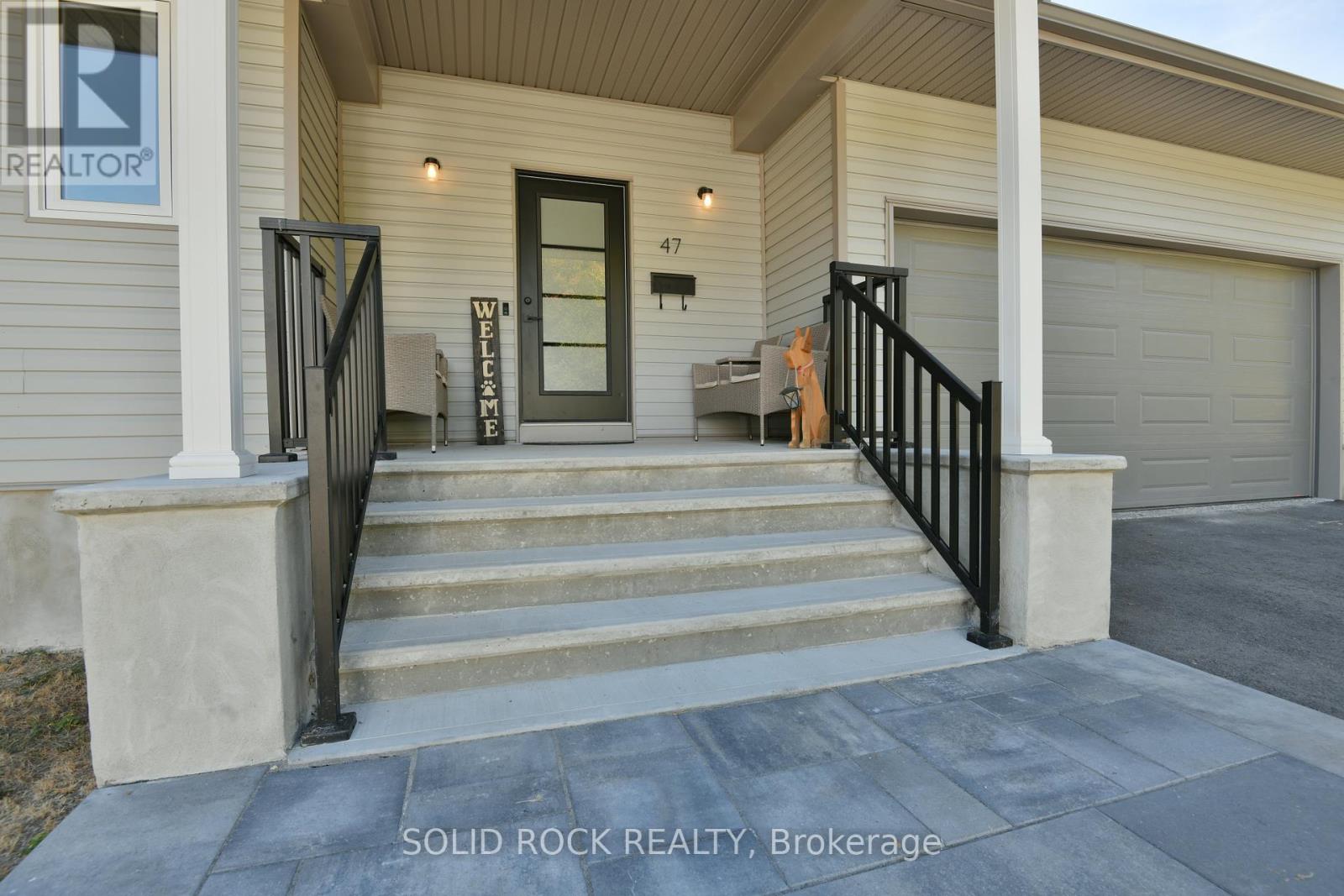 47 Mill Lane, Arnprior, Ontario  K7S 1L1 - Photo 4 - X12408520