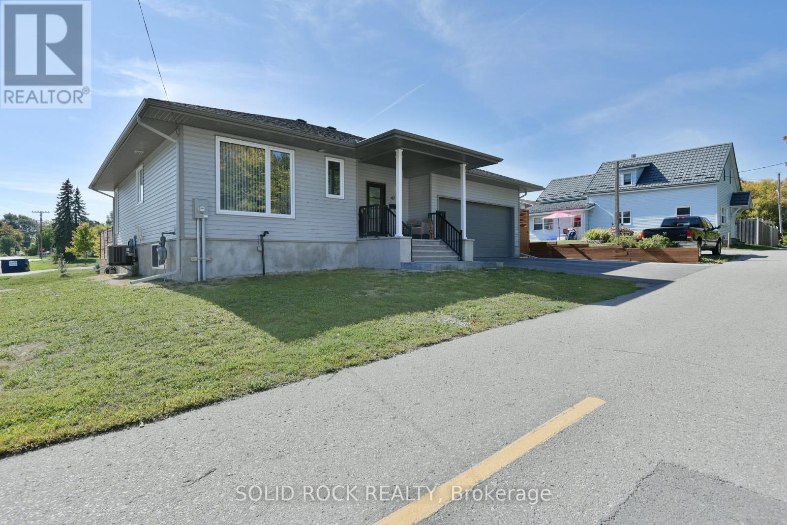 47 Mill Lane, Arnprior, Ontario  K7S 1L1 - Photo 3 - X12408520