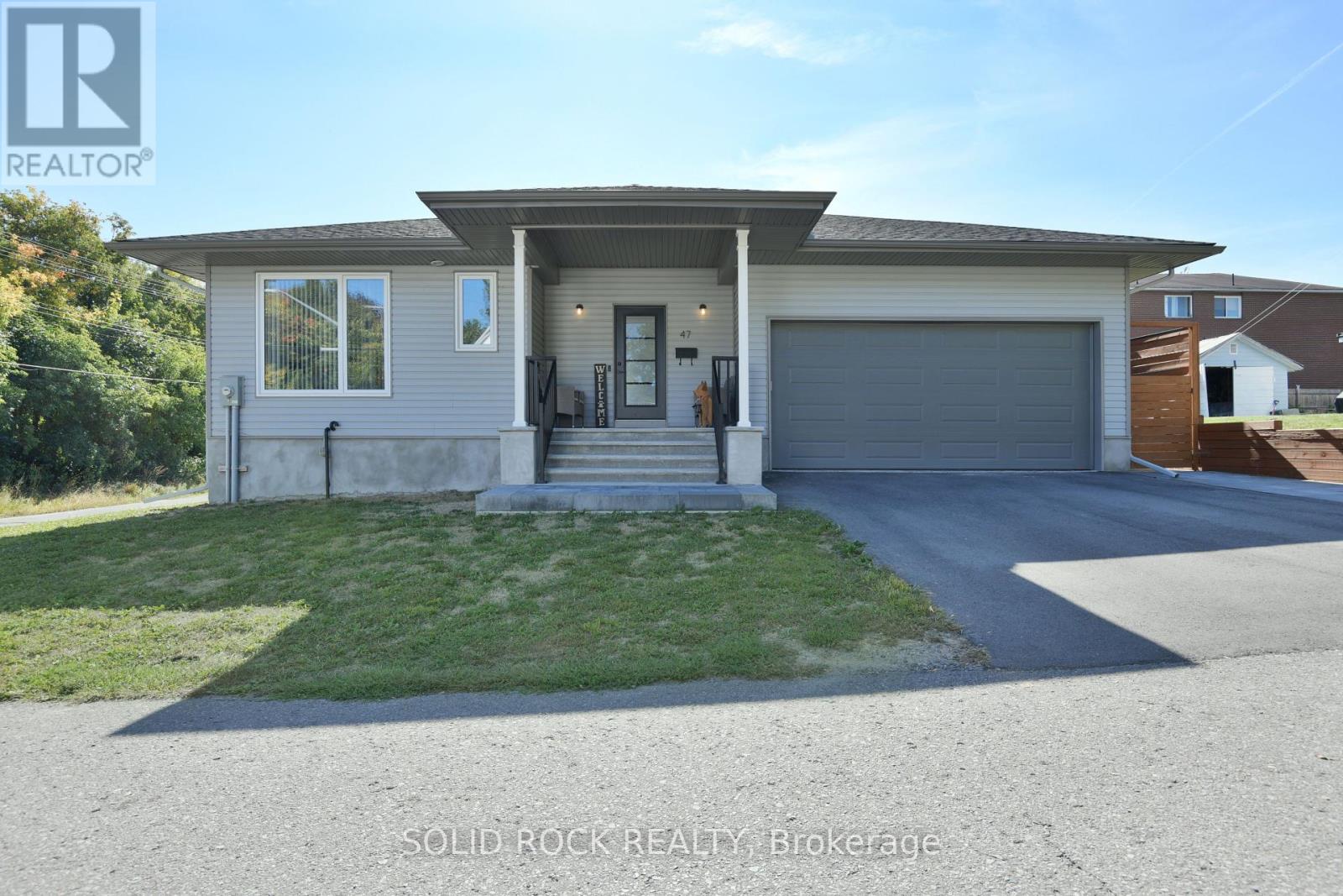 47 Mill Lane, Arnprior, Ontario  K7S 1L1 - Photo 2 - X12408520