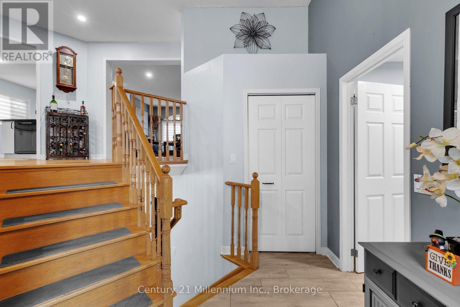 26 Regina Boulevard, Wasaga Beach, Ontario  L9Z 1H7 - Photo 10 - S12434246