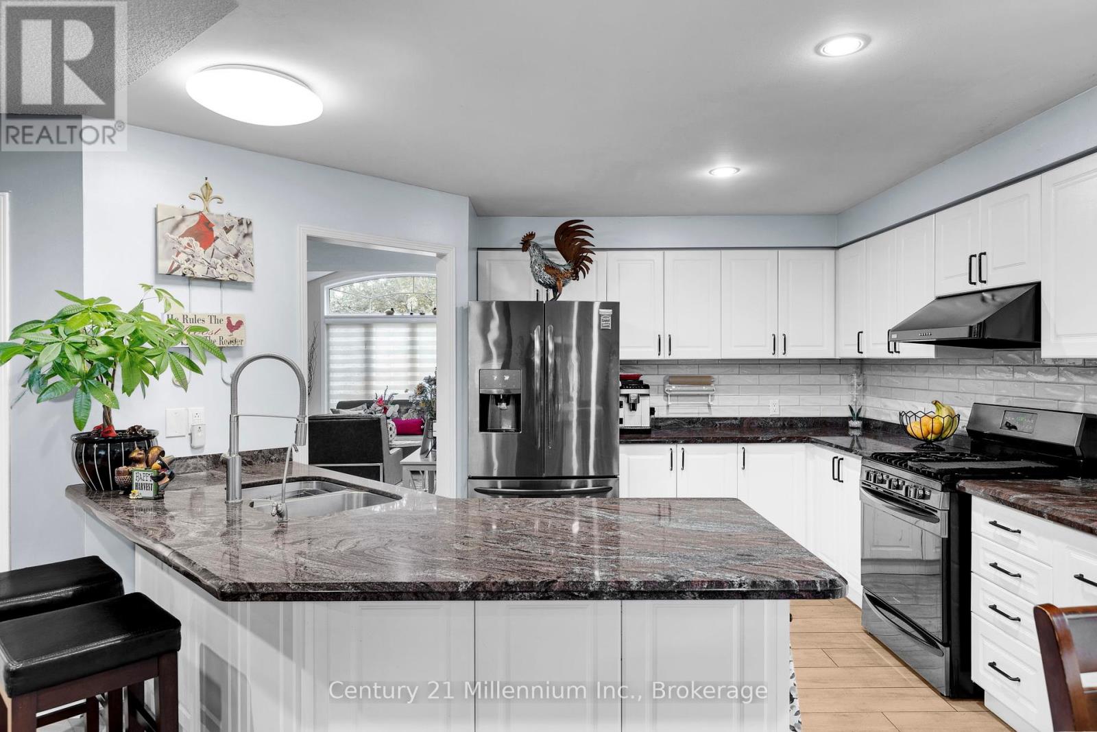 26 Regina Boulevard, Wasaga Beach, Ontario  L9Z 1H7 - Photo 18 - S12434246