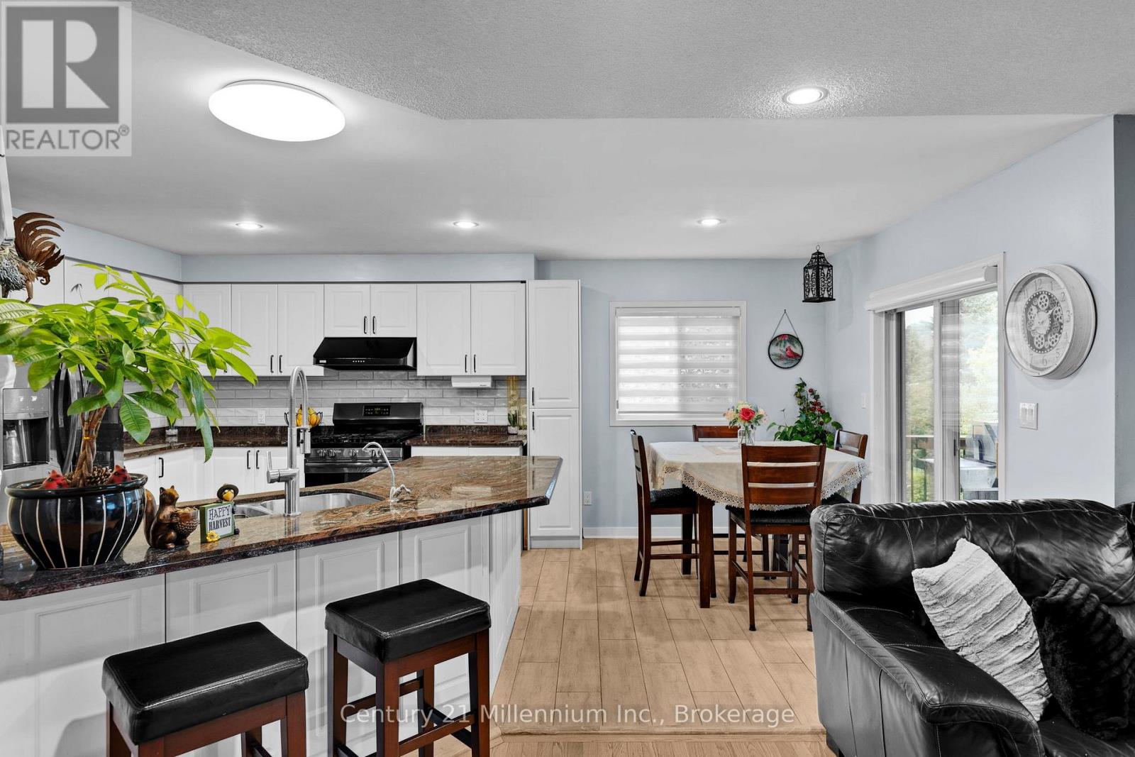 26 Regina Boulevard, Wasaga Beach, Ontario  L9Z 1H7 - Photo 17 - S12434246
