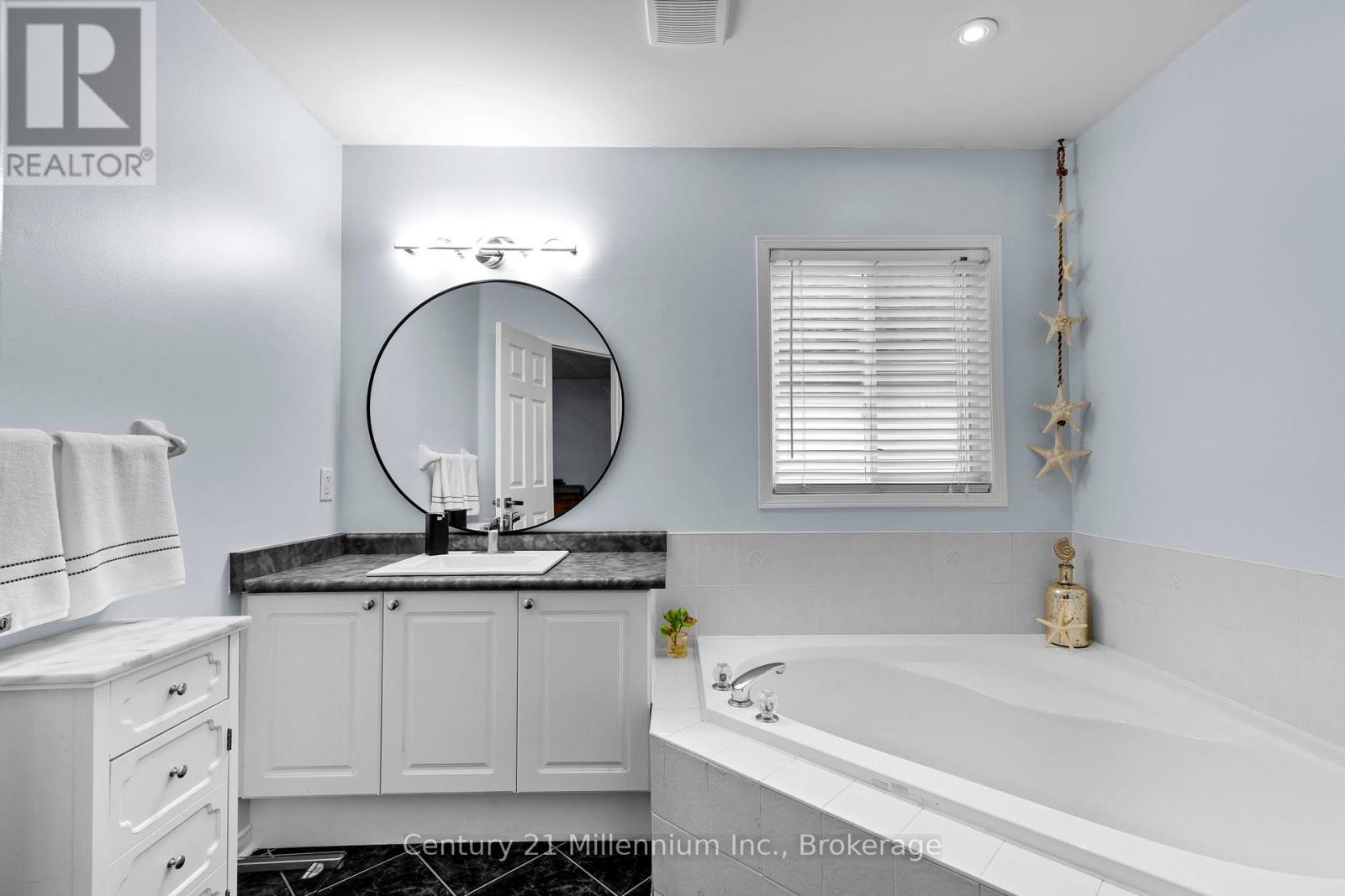 26 Regina Boulevard, Wasaga Beach, Ontario  L9Z 1H7 - Photo 26 - S12434246