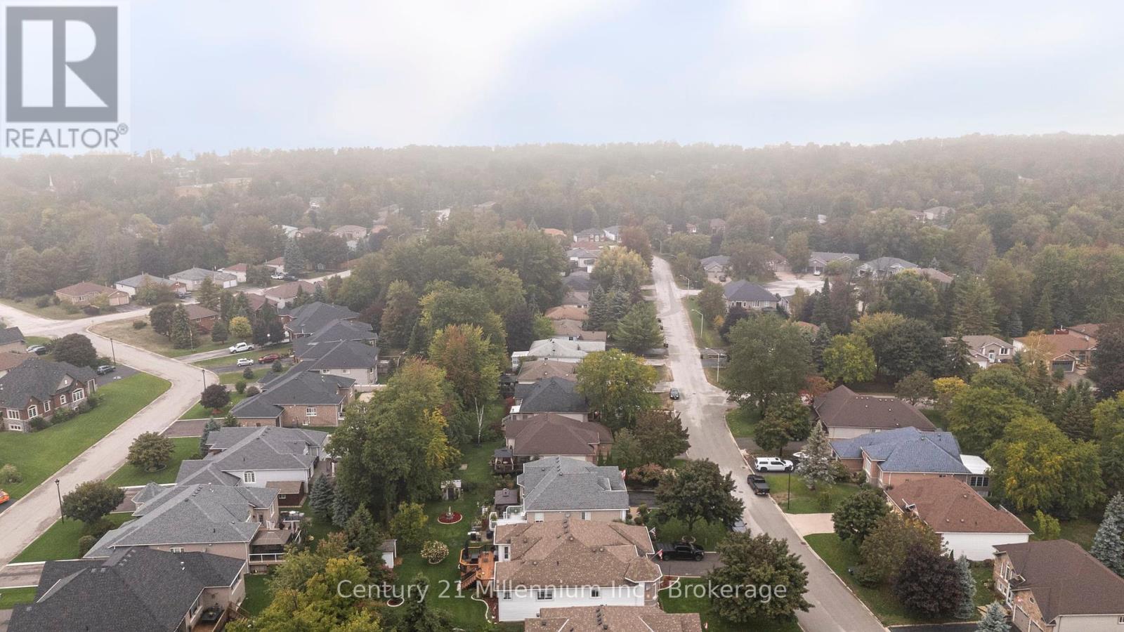 26 Regina Boulevard, Wasaga Beach, Ontario  L9Z 1H7 - Photo 5 - S12434246
