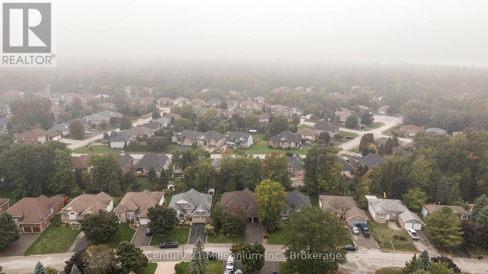 26 Regina Boulevard, Wasaga Beach, Ontario  L9Z 1H7 - Photo 4 - S12434246