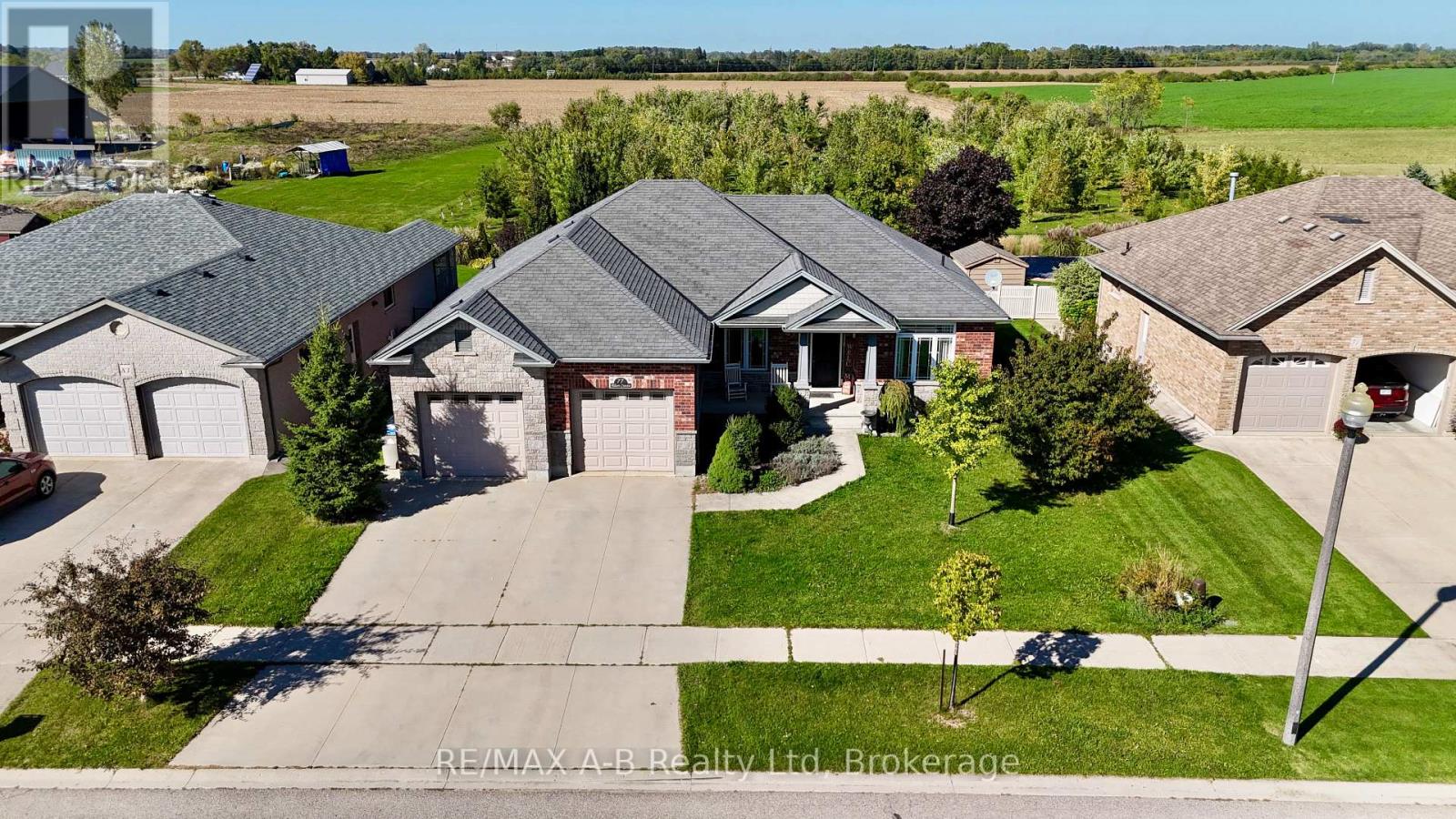 77 Millson Crescent, St. Marys, Ontario  N4X 1A0 - Photo 4 - X12434281